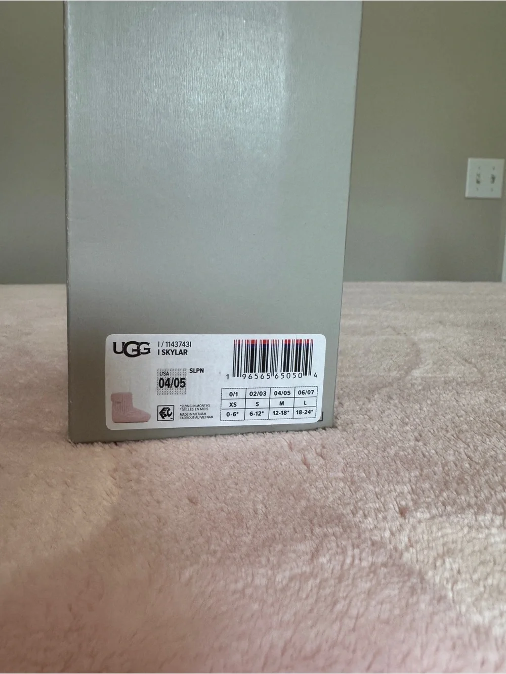 UGG Baby Pink Knit Booties Boots Size 4 w/ Original Box